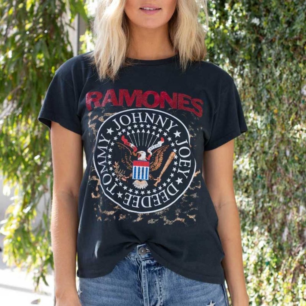 Large Black RAMONES graphic short sleeve t-shirt
